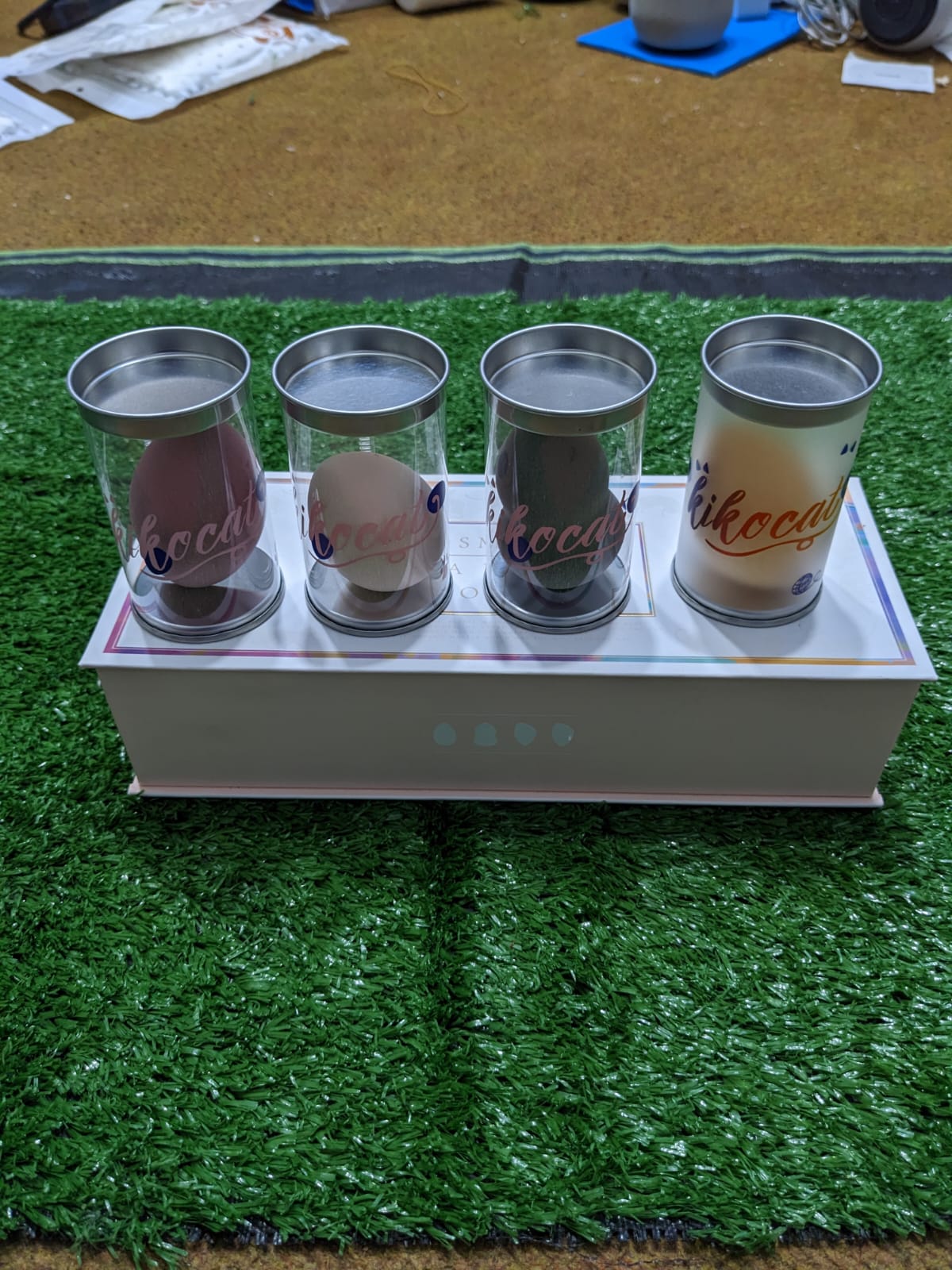 Kikocat Cosmetics makeup tool box 4-Piece Beauty Blender Set with 2 Eyeshadows (Pink & Gold)