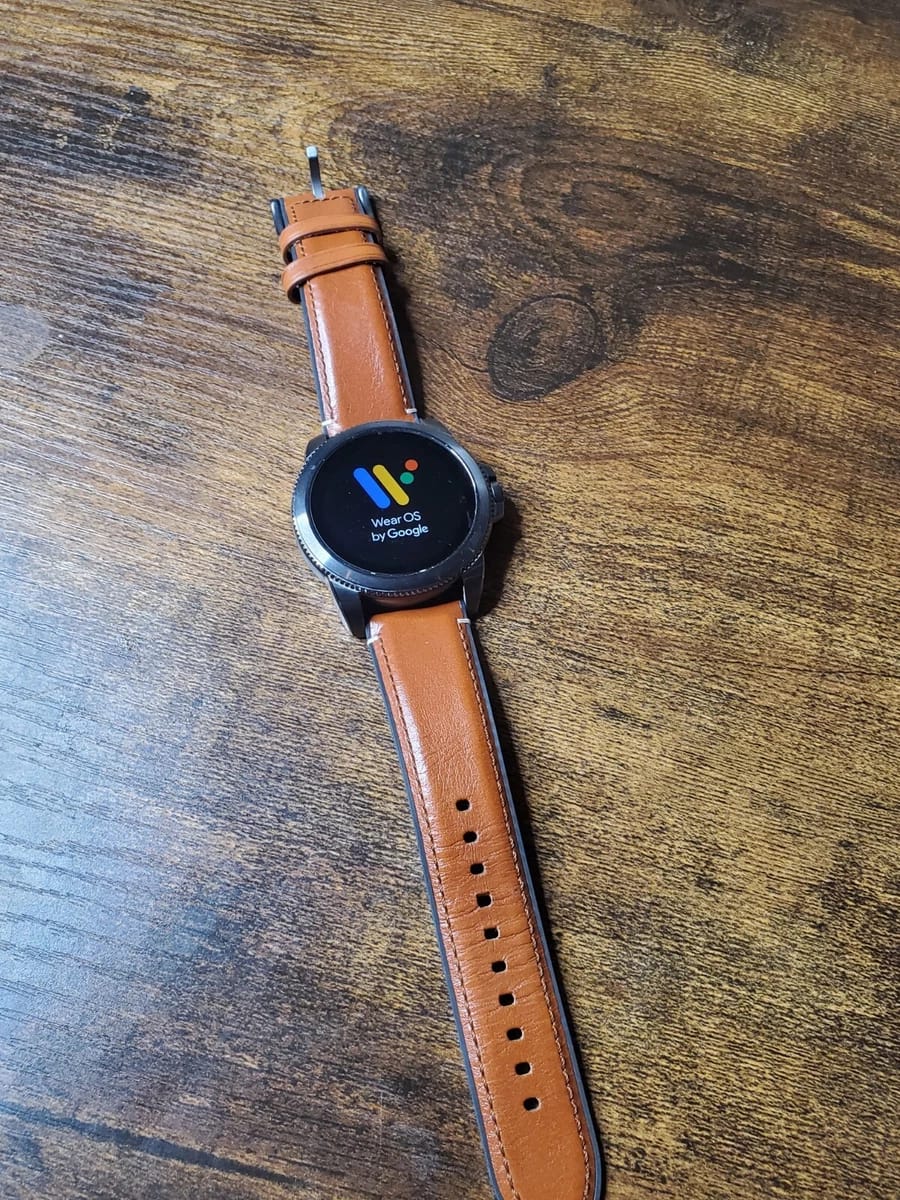 Fossil gen 5 0433 Dail colour sliver black Strap colour brown Strap material leather
