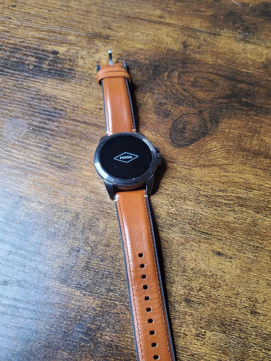 Fossil gen 5 0433 Dail colour sliver black Strap colour brown Strap material leather