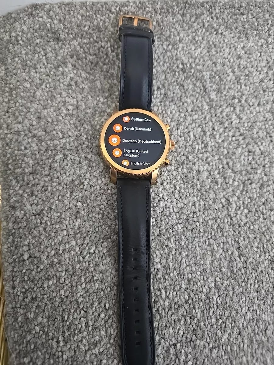 Q Explorist HR 0964 STRAPS Silicone Black Dail Gold