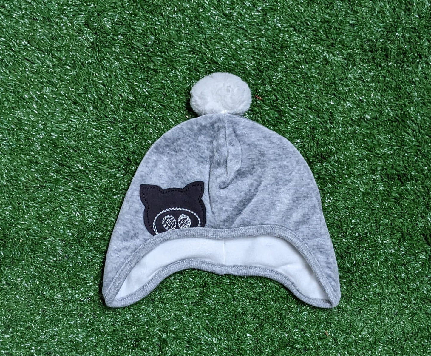 DOUBLE COTTON WITH POLYESTER FILLING BABY CAP GRAY/WHITE COLOR CM0150
