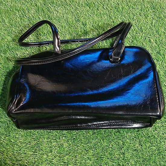 Ladies handbag 2 color schemes white and black