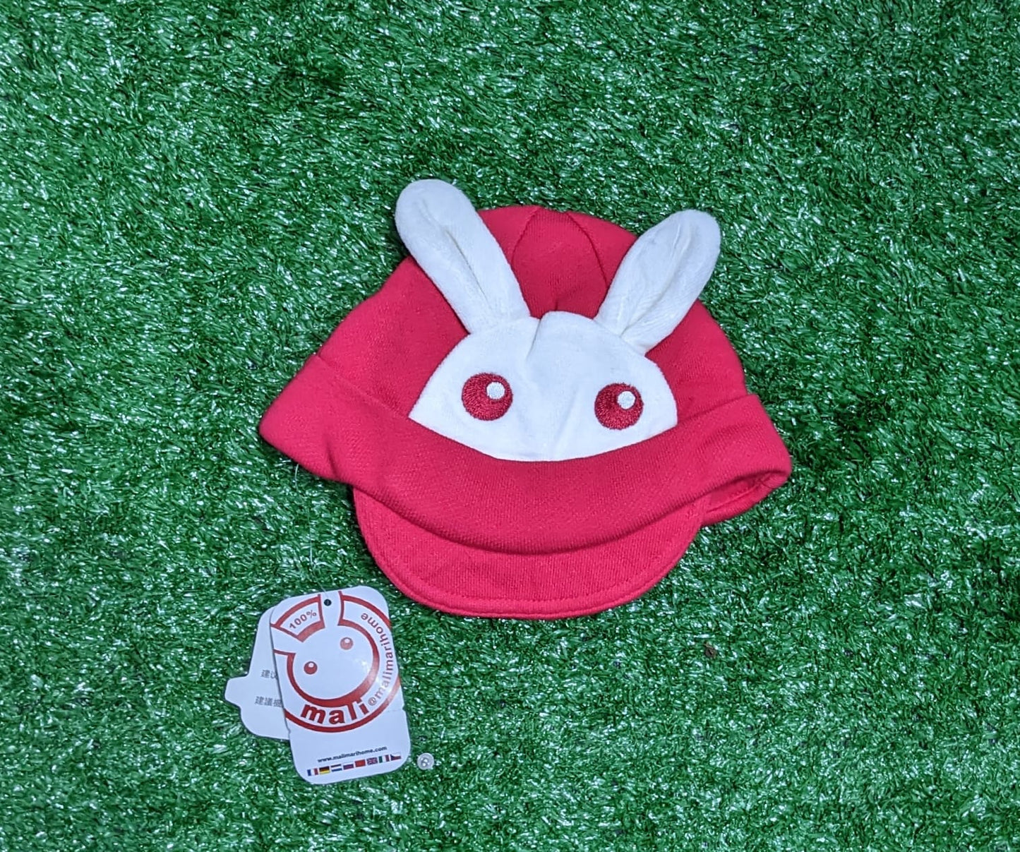 RED BABY CAP WITH WHITE RABBIT ON FRONT CM0137